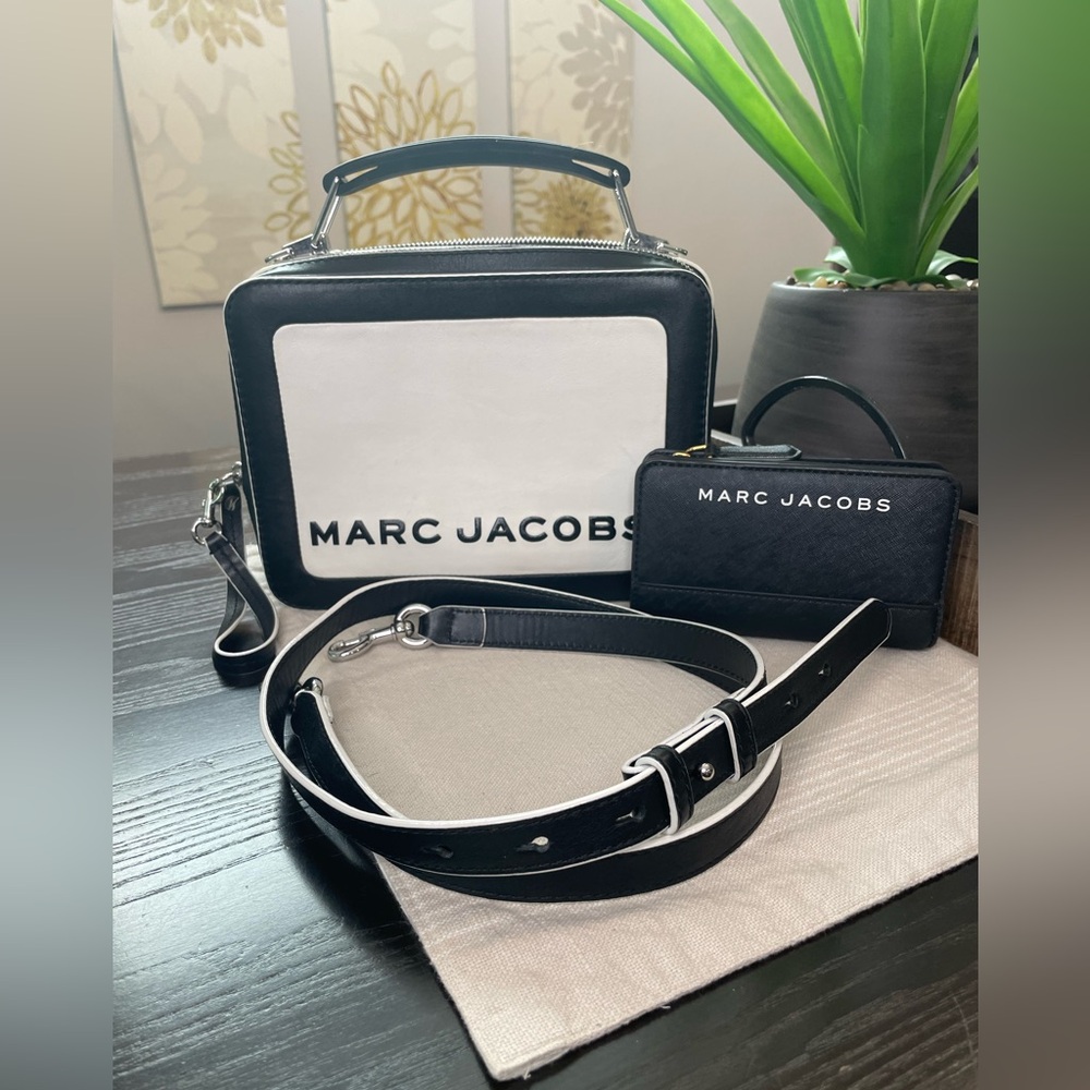 Bundle of Marc Jacobs The Box Purse & Marc Jacobs Black Wallet 💯 authentic EUC.